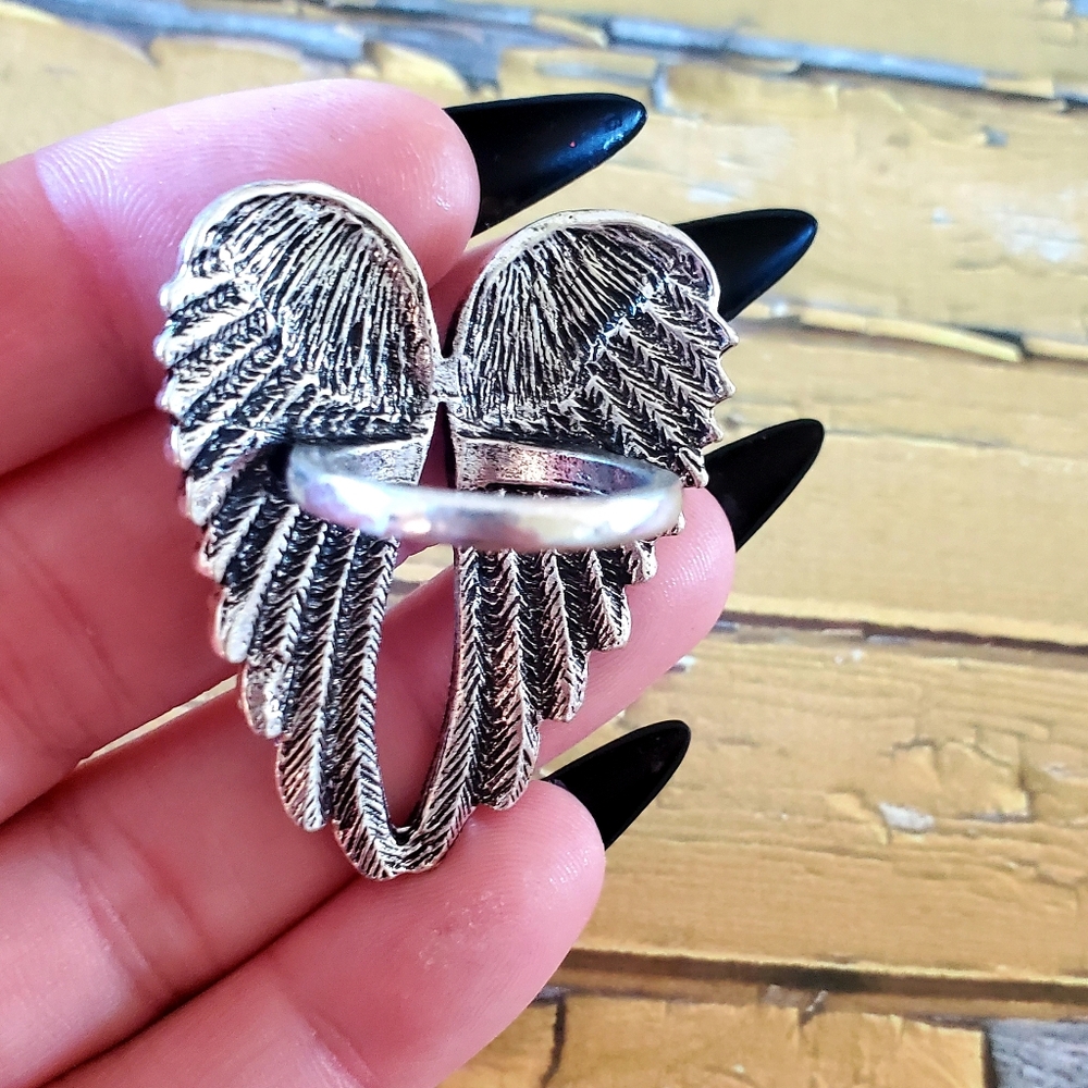 2/$20🌼 Huge Angel Wings Statement Ring NWOT - Picture 6 of 6